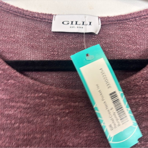 Gilli Crew Neck Burgundy Tee - Picture 4 of 7